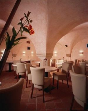 The Iron Gate Hotel & Suites