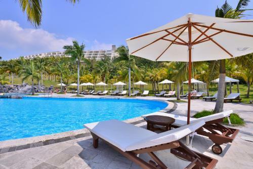Kanucha Bay Hotel & Villas