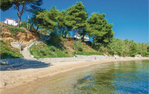 Three-bedroom Holiday Home In Tkon