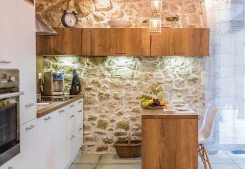 Villa Leonarda - Luxury Stone House