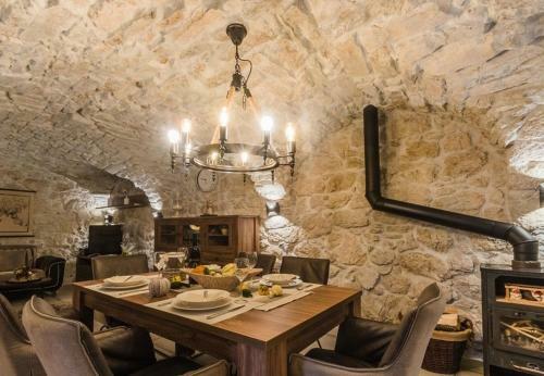 Villa Leonarda - Luxury Stone House