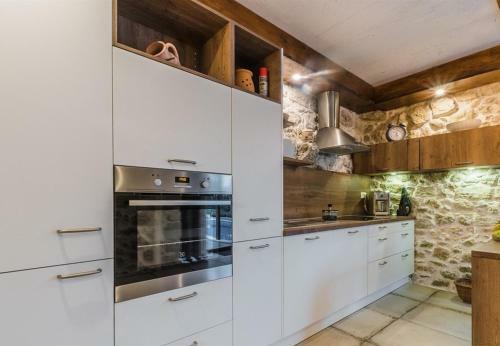 Villa Leonarda - Luxury Stone House