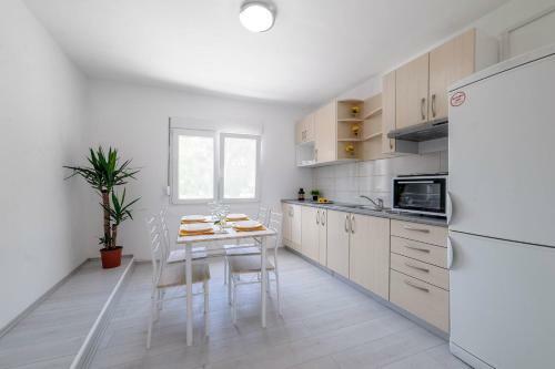 Hostal Apartments Paola