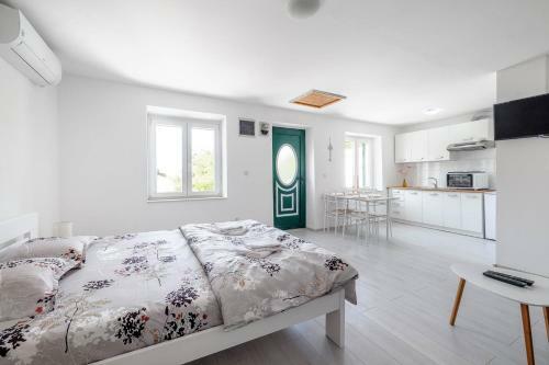Hostal Apartments Paola