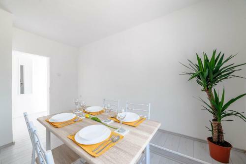 Hostal Apartments Paola