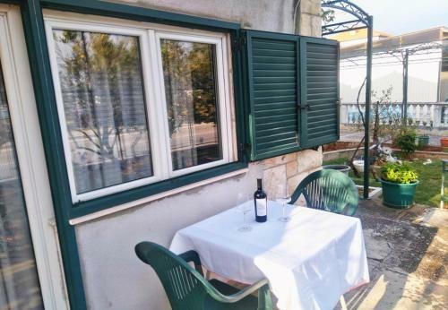 Holiday Home Tomislav-100m From Sea