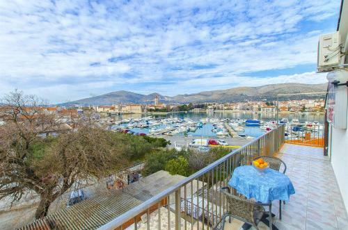 Apartments And Rooms Iva