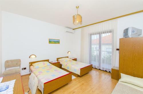 Apartments And Rooms Iva
