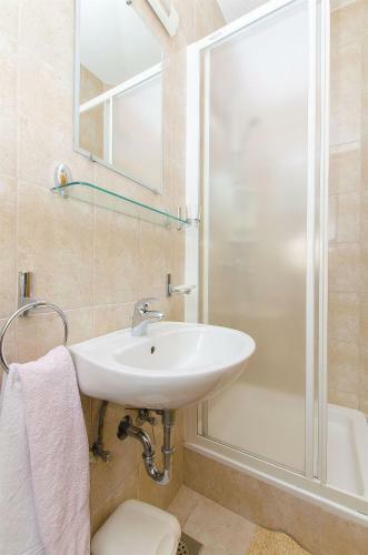 Apartments And Rooms Iva