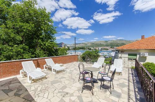 Apartments And Rooms Iva