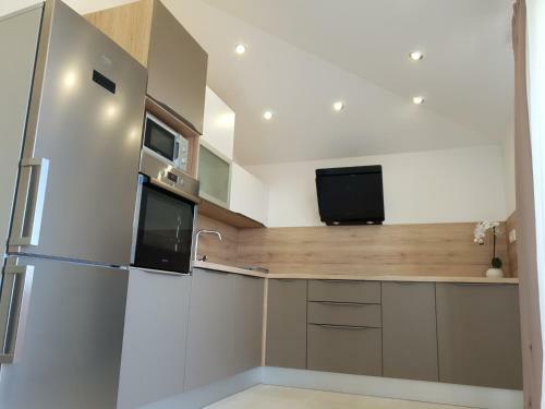 Spacious Apartment Loni - Unique Landmark