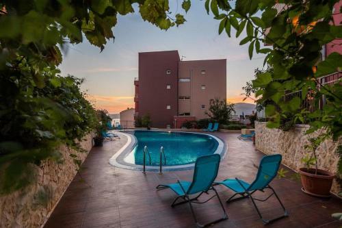Luxury Apartment Black&white With Pool