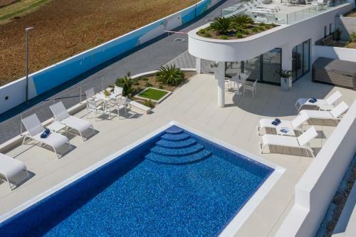 Luxury Apartments Baoti?