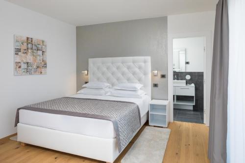 Luxury Apartments Baoti?