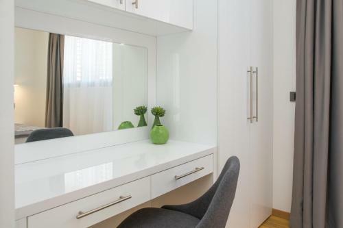 Luxury Apartments Baoti?