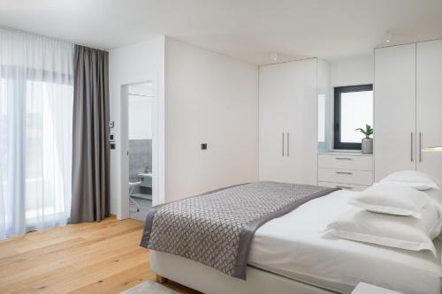 Luxury Apartments Baoti?
