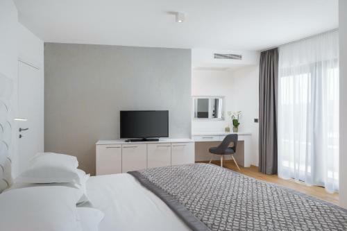 Luxury Apartments Baoti?