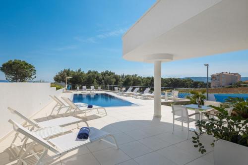 Luxury Apartments Baoti?