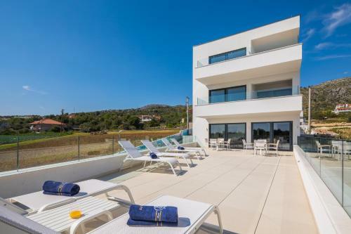 Luxury Apartments Baoti?