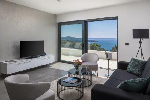 Luxury Apartments Baoti?