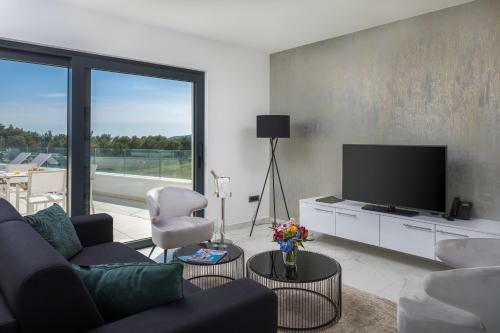 Luxury Apartments Baoti?