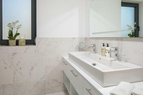 Luxury Apartments Baoti?