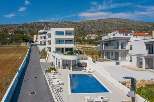 Luxury Apartments Baoti?