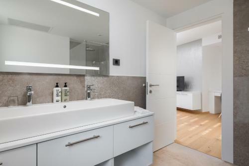 Luxury Apartments Baoti?