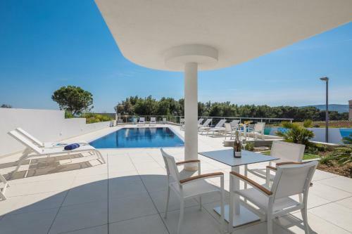 Luxury Apartments Baoti?