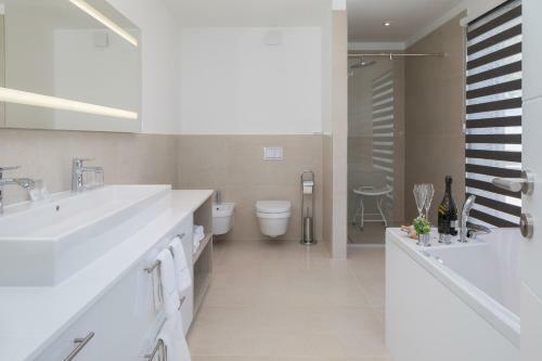 Luxury Apartments Baoti?
