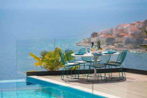 Luxury Villa Riva With Infinity Pool