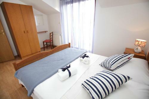Apartments Antonia-5m From Sea