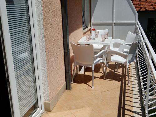 Apartments And Room Vikeli