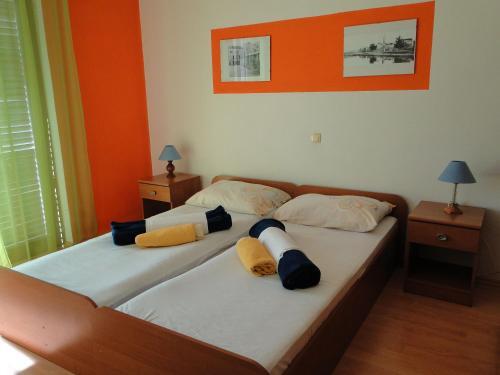Apartments And Room Vikeli