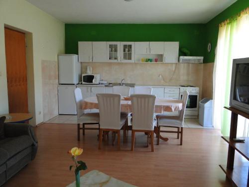 Apartments And Room Vikeli