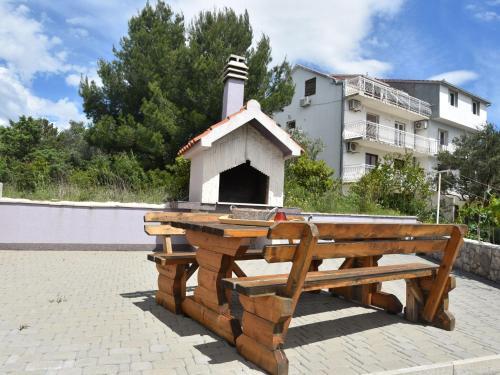 Cosy Apartment In Okrug Gornji With Pool