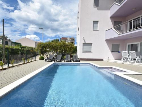 Cosy Apartment In Okrug Gornji With Pool