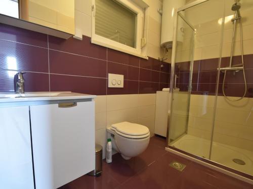 Cosy Apartment In Okrug Gornji With Pool