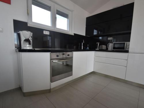 Cosy Apartment In Okrug Gornji With Pool