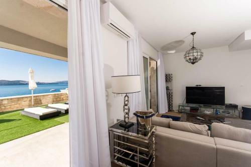 Trogir Beach House Two 4 Bedroom Villa Stunning Sea Views Beachfront