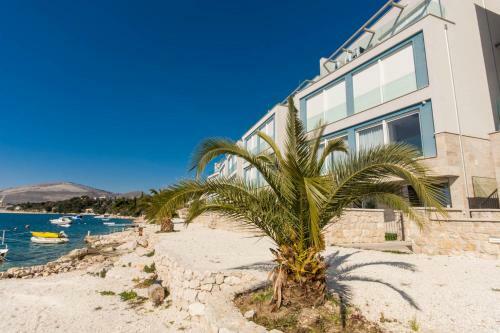 Trogir Beach House Two 4 Bedroom Villa Stunning Sea Views Beachfront