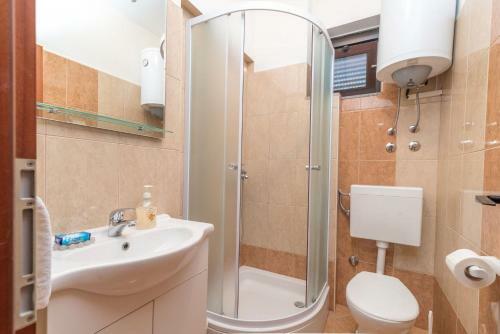 Apartments Vin - 40 M From Sea