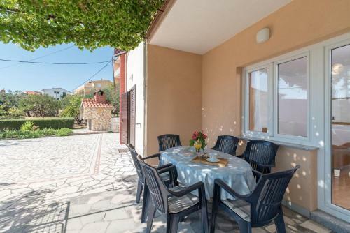 Apartments Vin - 40 M From Sea