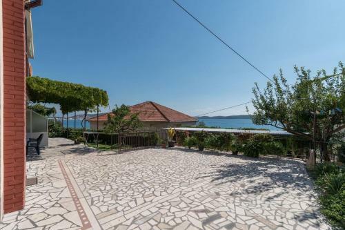 Apartments Vin - 40 M From Sea
