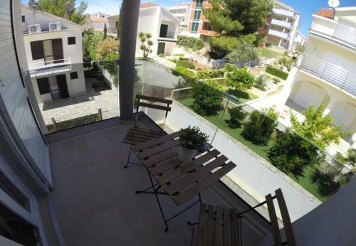 Apartment Slavena - With Pool