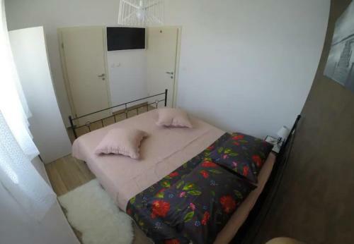 Apartment Slavena - With Pool