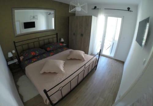 Apartment Slavena - With Pool