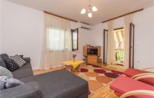 Four-bedroom Apartment In Turanj