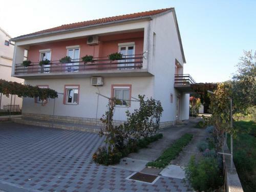 Apartments Mirko-100m From Beach