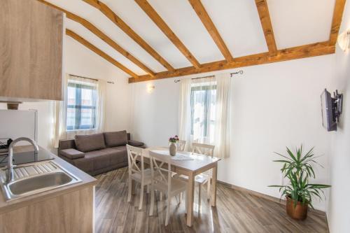 Apartments Tarragon